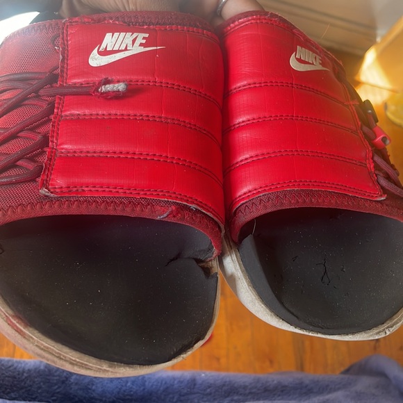 Used Mens Slides. Very comfy, Foam Memory, Molds into your feet. - Picture 2 of 4